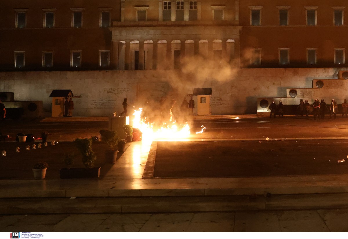 epeisodia-syntagma_5.jpg