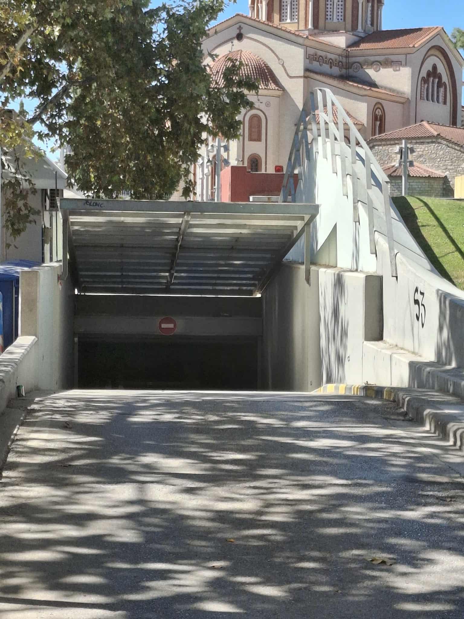 ypogeio_parking_thermi_2.jpg
