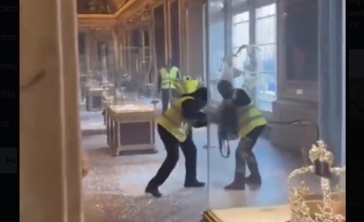 louvre_heist_1.jpg