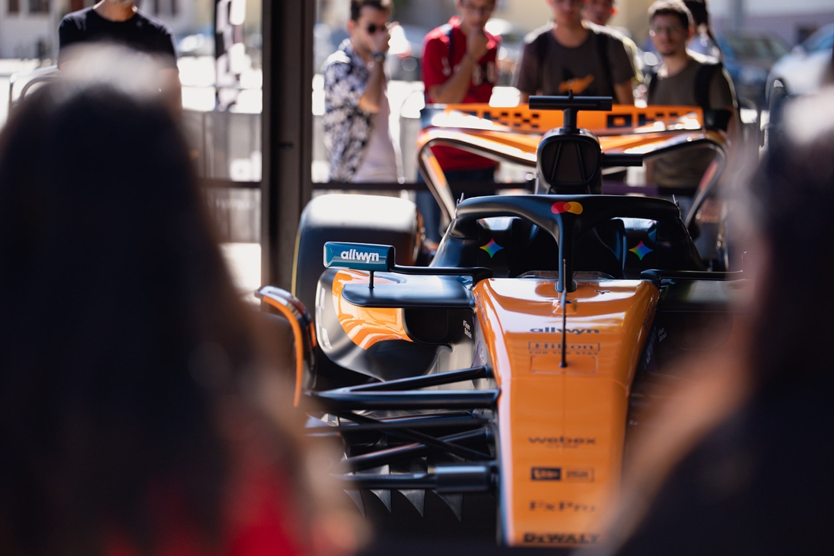 mclaren_f1_team-opap-7.jpg