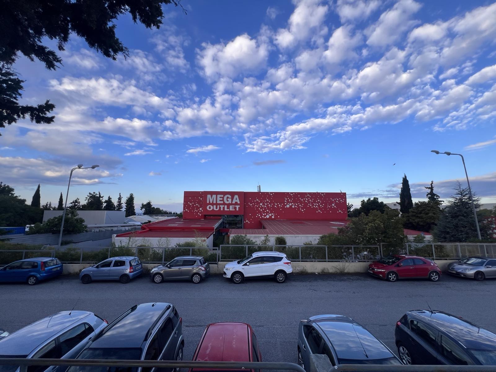 mega-outlet-1.jpg