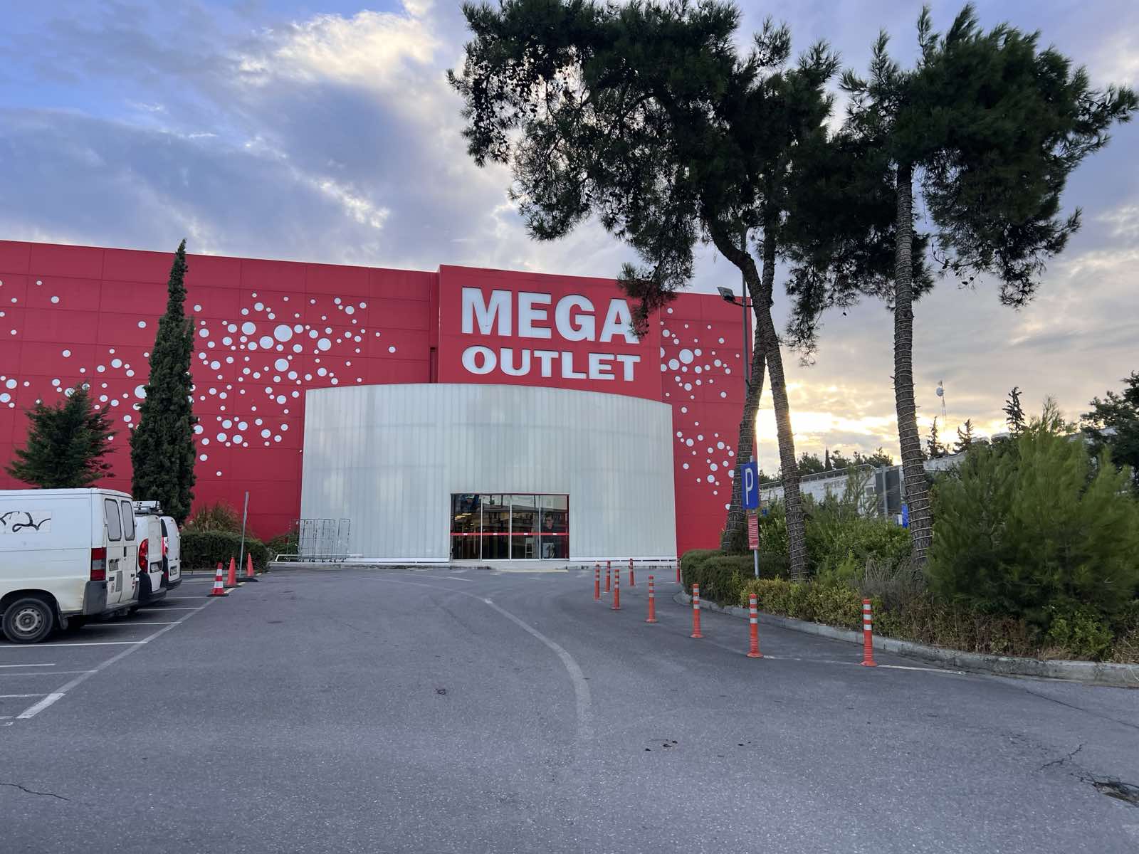 mega-outlet-2.jpg