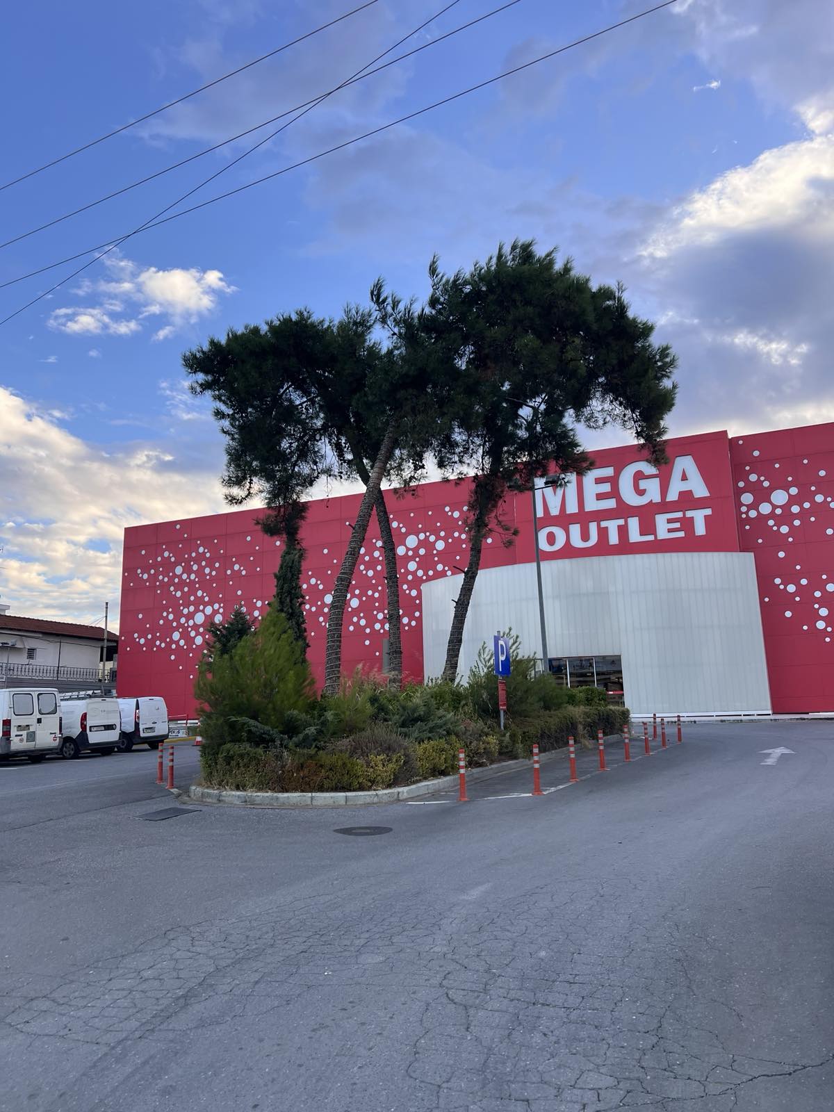 mega-outlet-3.jpg