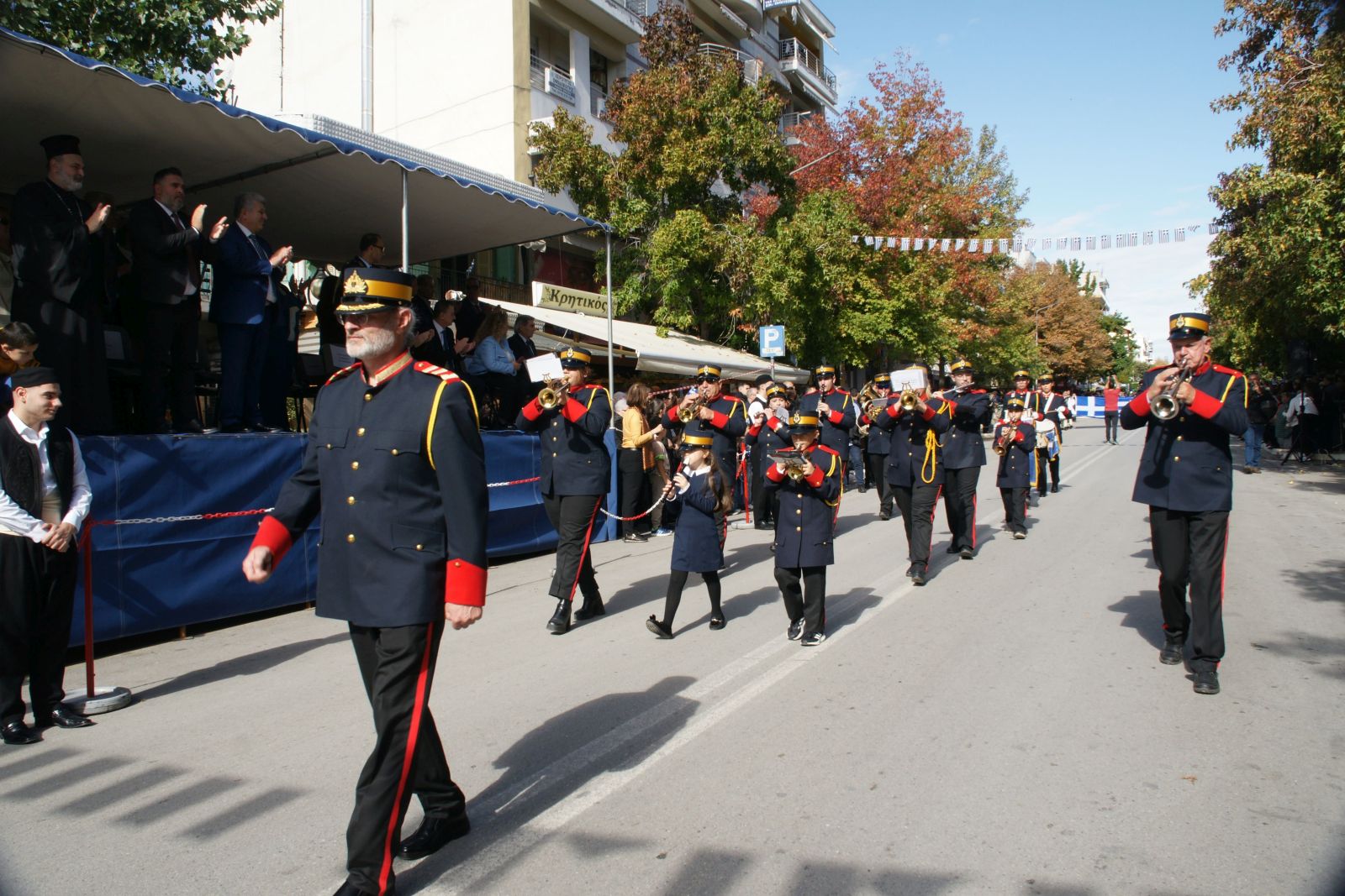 parelasi-euosmos1.jpg