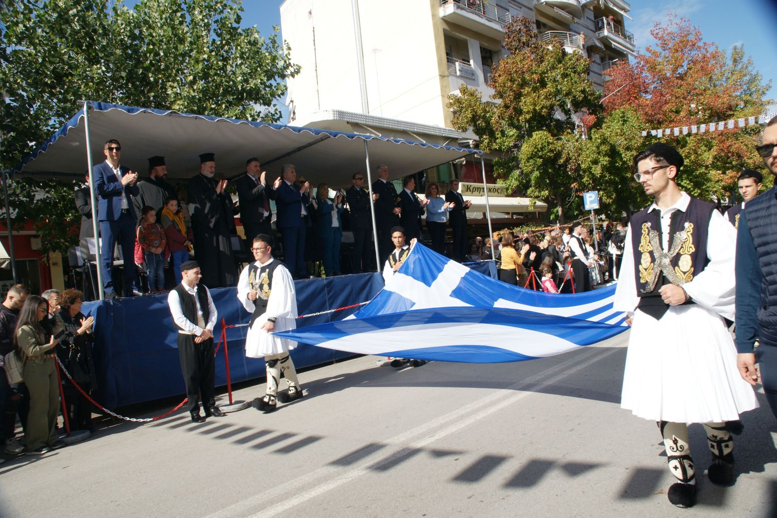 parelasi-euosmos3.jpg