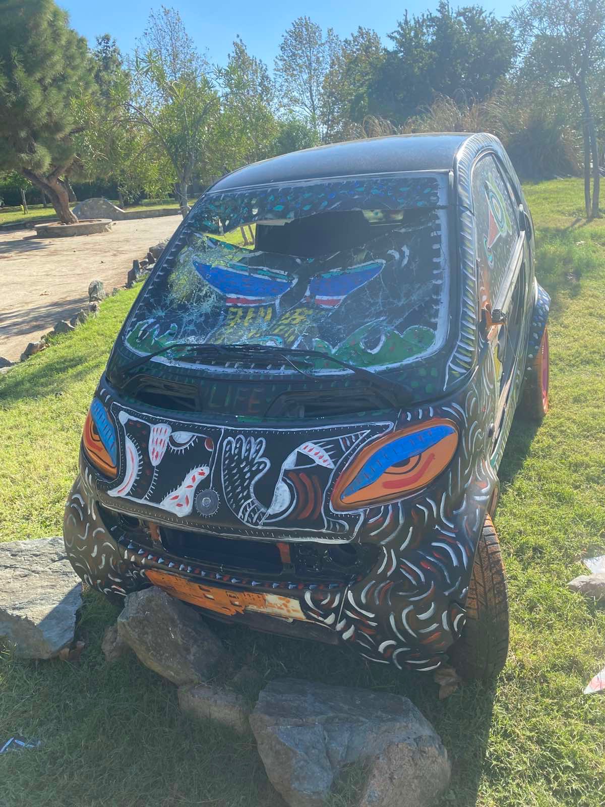 vandalismos-paralia-ix.jpg