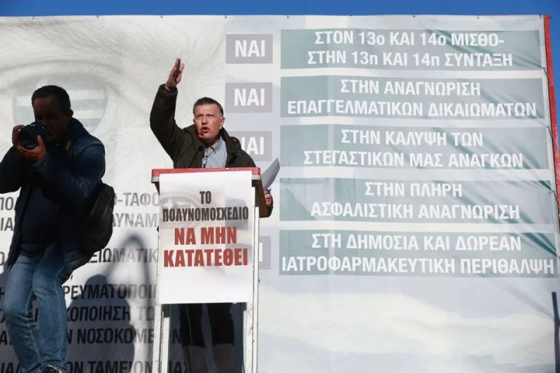 stratiotikoi_athina3.jpg
