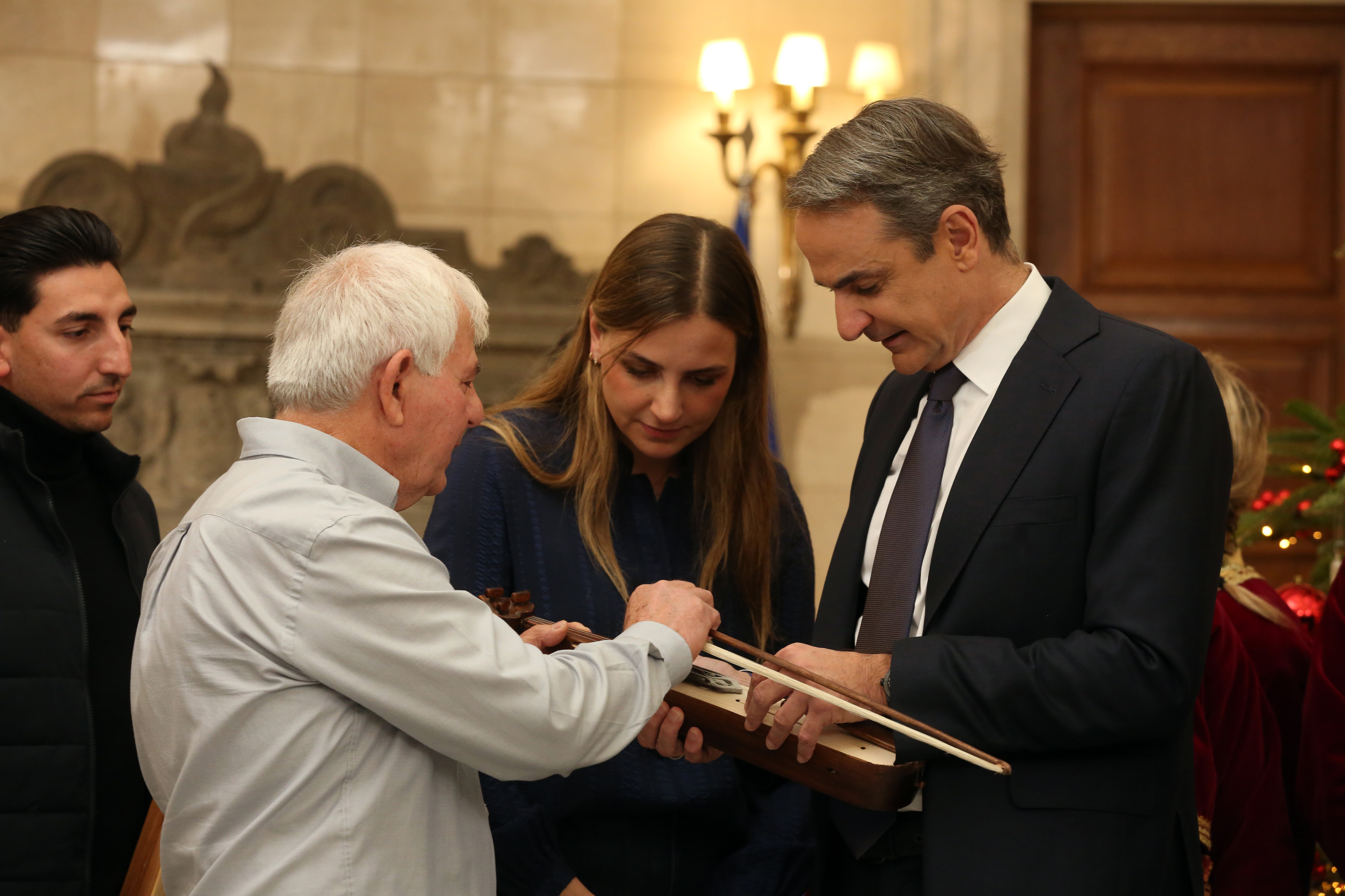 kalanta_mitsotakis_3.jpg