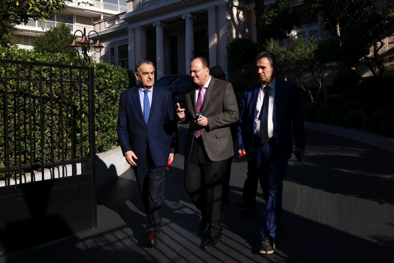 mitsotakis_-_vouleutes_maximou5.jpg