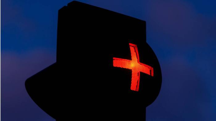 red-cross-traffic-light-2_0.jpg