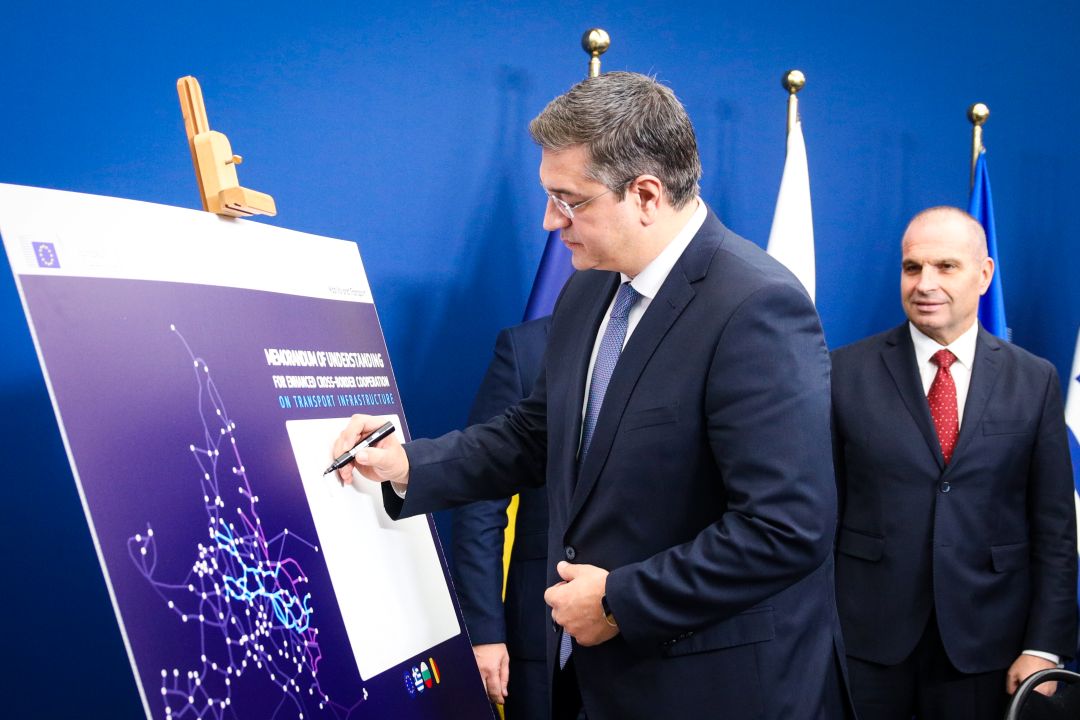 tzitzikostas_axonas_boukouresti_2.jpg
