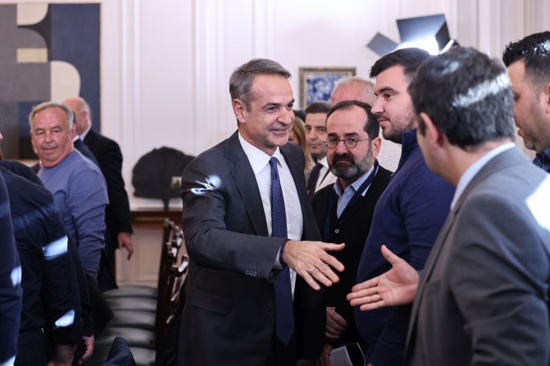 mitsotakis_-_agrotes4.jpg