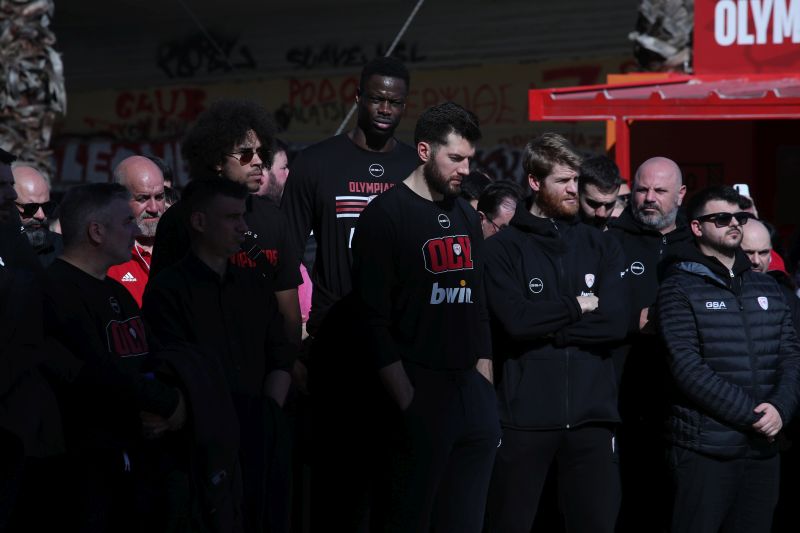 olympiakos_mnimosino3.jpg