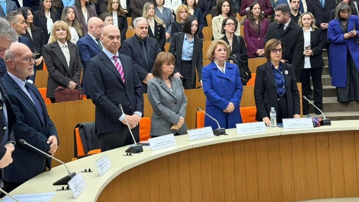 sakelaropoulou_sxoli_dikaston_1.jpg