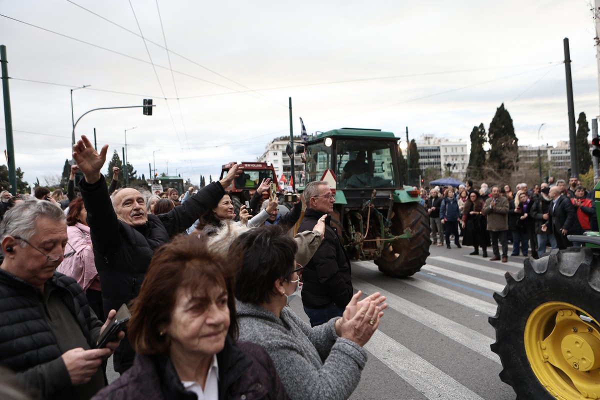 trakter-athina-agrotes-vouli.jpg