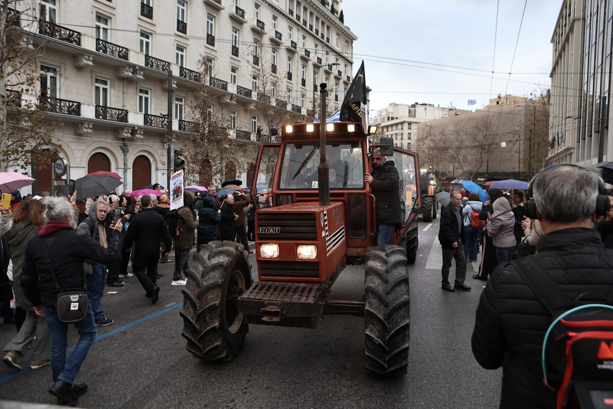trakter-athina-agrotes-vouli_2.jpg