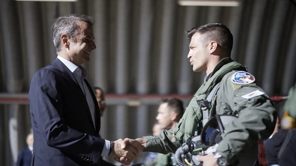 mitsotakis-pilotoi.png