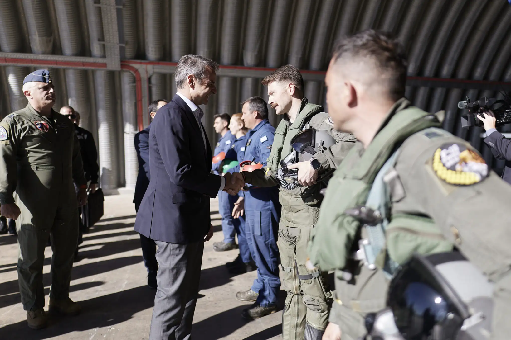 mitsotakis-pilotoi3.png