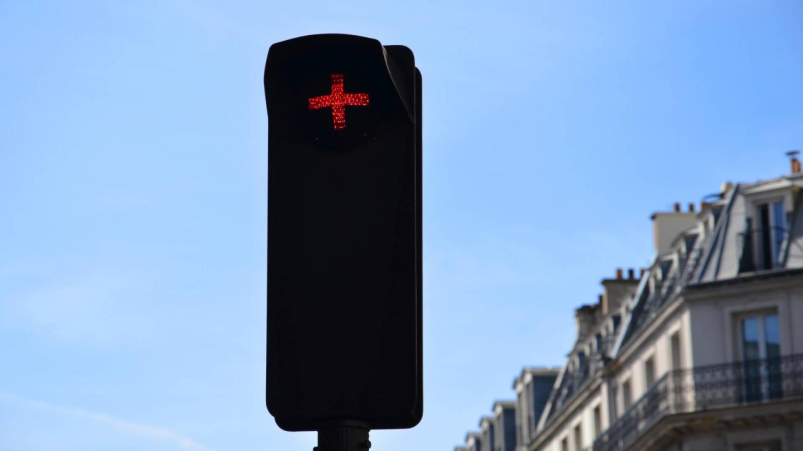 red-cross-traffic-light-1_1.jpg