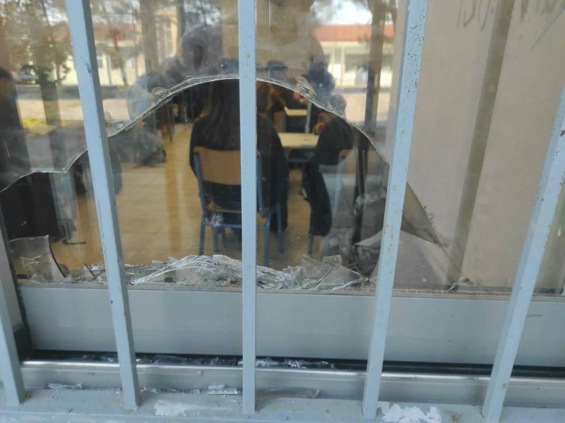 vandalismoi_nea_kallikrateia4.jpg