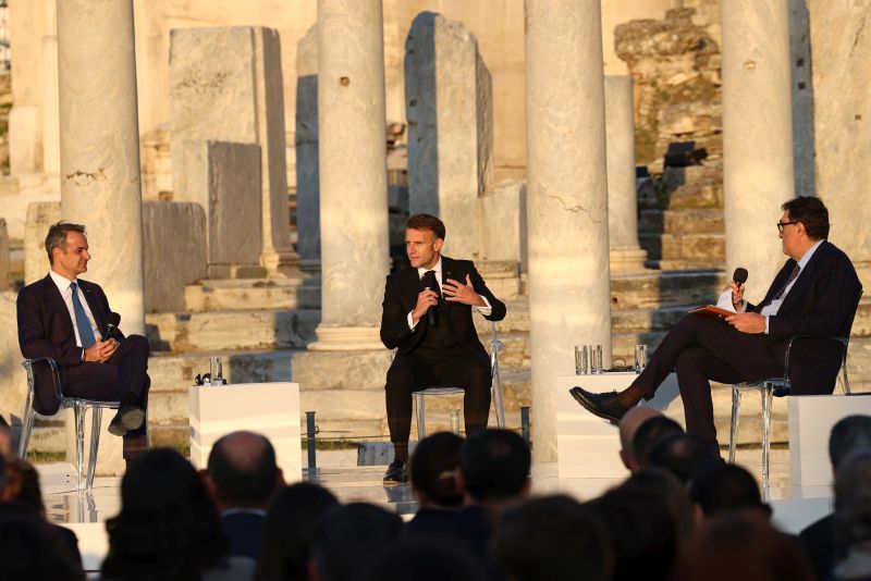 mitsotakis_-_makron_-_papaxelas2.jpg