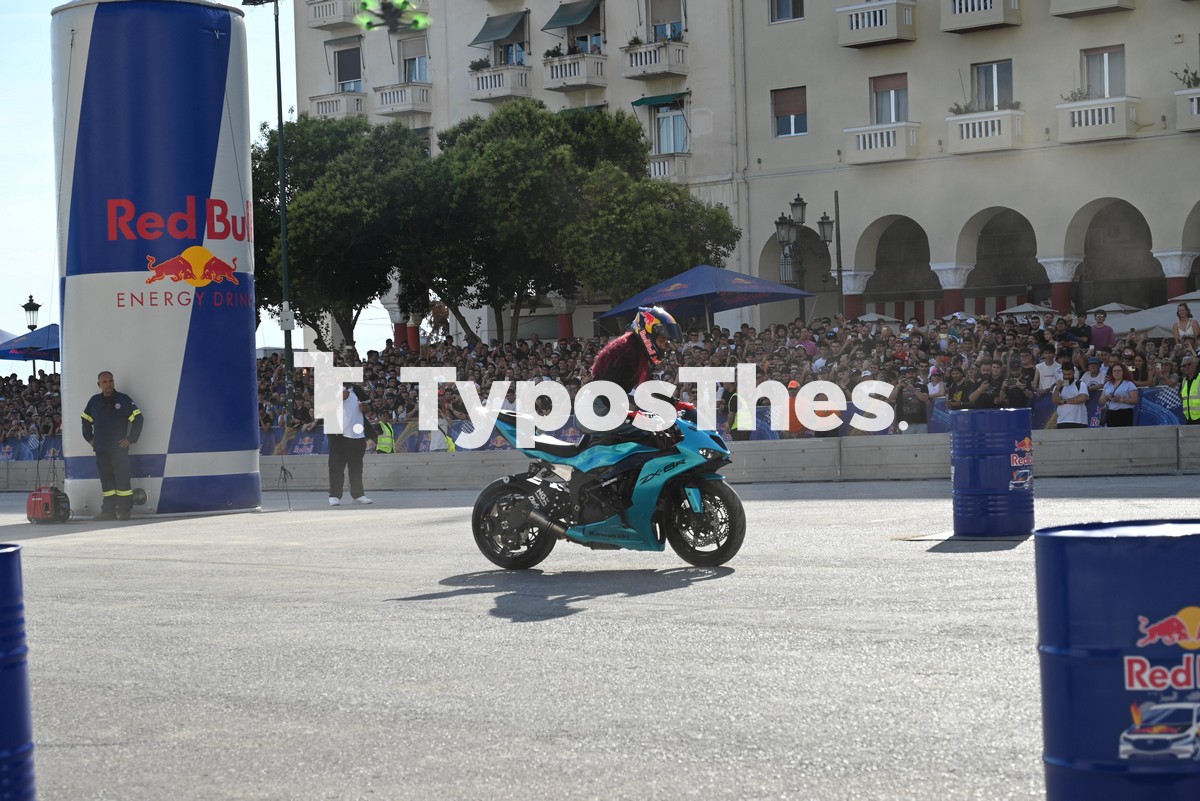red-bull-driftshow-thessaloniki_3.jpg