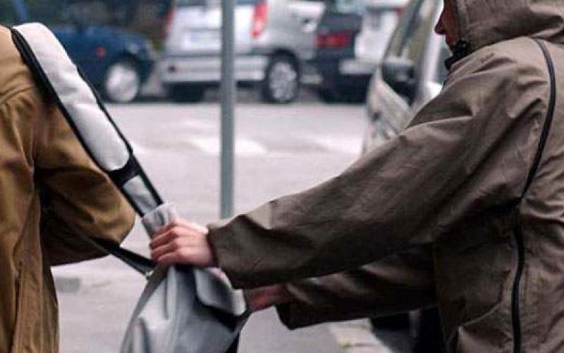 Θεσσαλονίκη: Άρπαξαν τσάντα γυναίκας με 55.000€ - Έριξαν και πυροβολισμό |  Typosthes