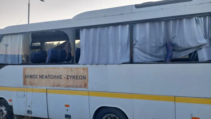 Βανδάλισαν λεωφορείο του Δήμου Νεάπολης - Συκεών