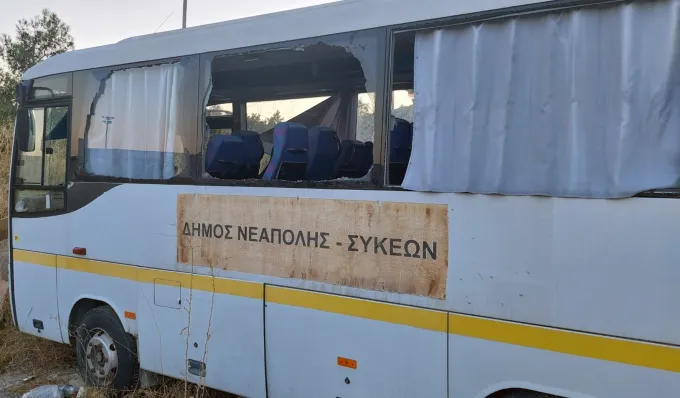 Βανδάλισαν λεωφορείο του Δήμου Νεάπολης - Συκεών