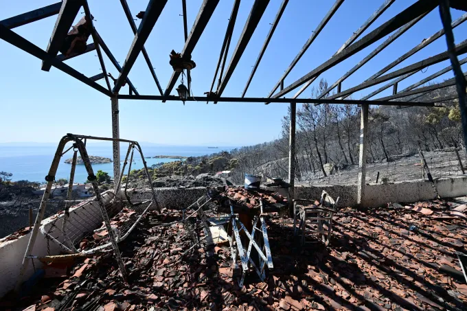 αυτοψία μετά την φωτιά στη Σαλαμίνα