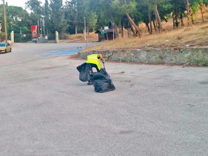 Η Υπηρεσία Καθαριότητας του δήμου Νεάπολης-Συκεών αναλαμβάνει την αποκατάσταση του χώρου μετά από κάθε πολιτιστική εκδήλωση στο Θέατρο Δάσους