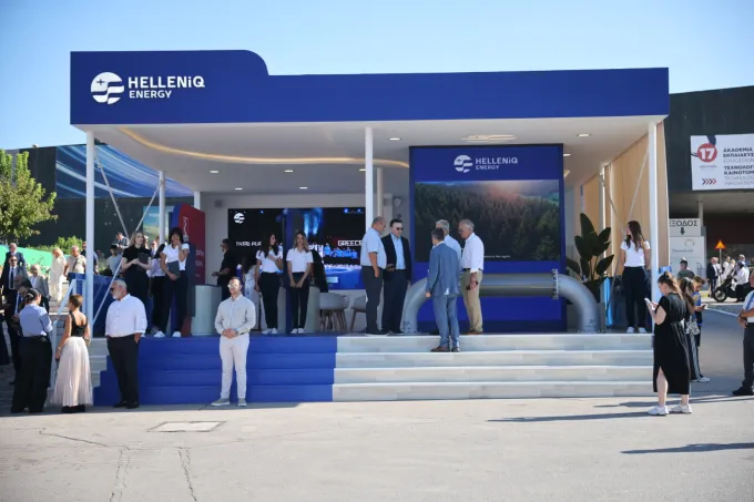 Περίπτερο της HELLENiQ ENERGY στην 90η ΔΕΘ