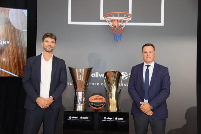 Γιώργος Ζούμας, Sponsorships Director της Allwyn Hellas και Gawain Davies, Chief Commercial Officer της Euroleague Basketball