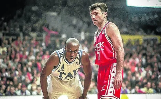 O Τζοάν Κρέους στους τελικούς του 1998