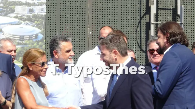 Η βόλτα του Νίκου Ανδρουλάκη στα περίπτερα της 90ής ΔΕΘ