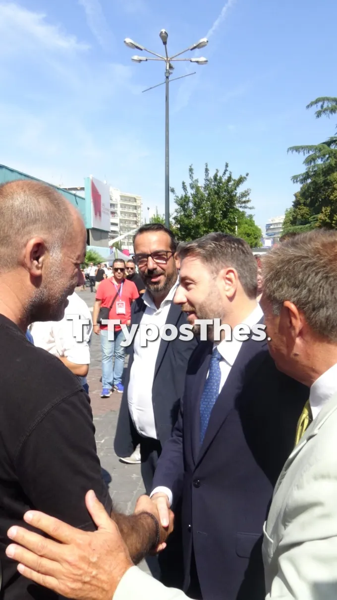 Η βόλτα του Νίκου Ανδρουλάκη στα περίπτερα της 90ής ΔΕΘ