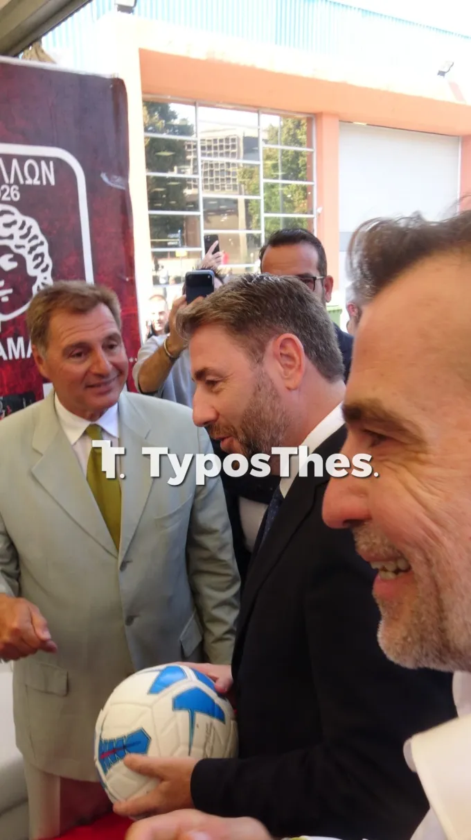 Η βόλτα του Νίκου Ανδρουλάκη στα περίπτερα της 90ής ΔΕΘ