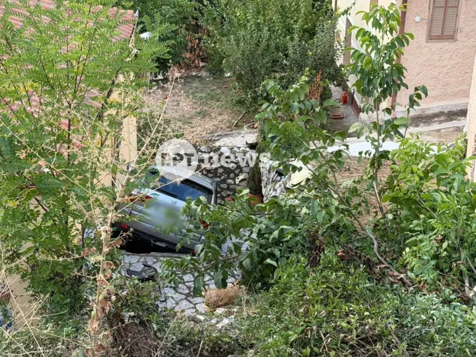 Καστοριά ΙΧ αυλή σπιτιού