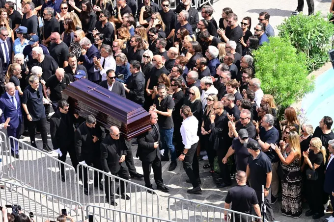 Κηδεία Μαζωνάκη