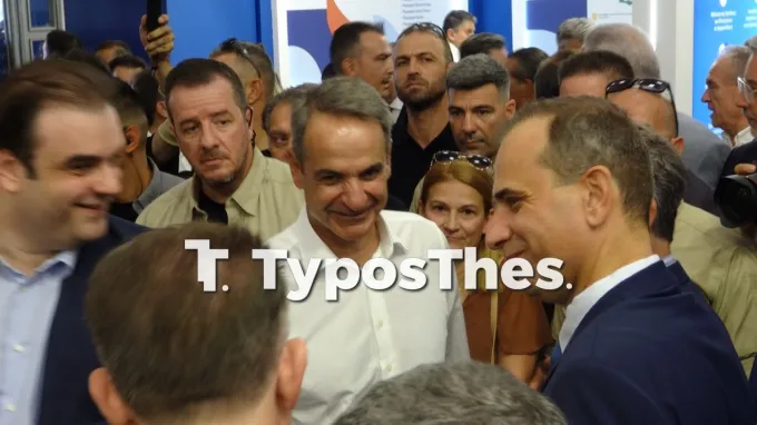 Βόλτα του Κυριάκου Μητσοτάκη στα περίπτερα της ΔΕΘ