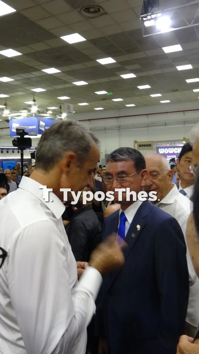 Βόλτα του Κυριάκου Μητσοτάκη στα περίπτερα της ΔΕΘ