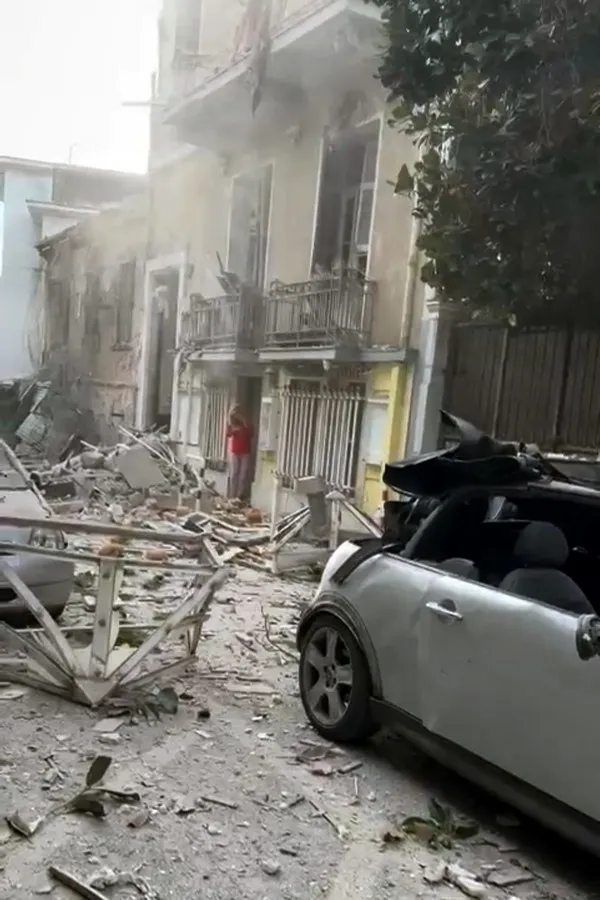 Έκρηξη σε κτίριο στην Πλάκα