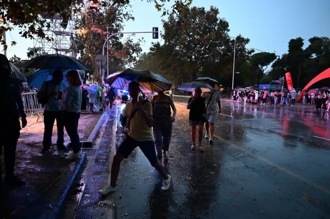 Βροχή στη συναυλία του Αντώνη Ρέμου