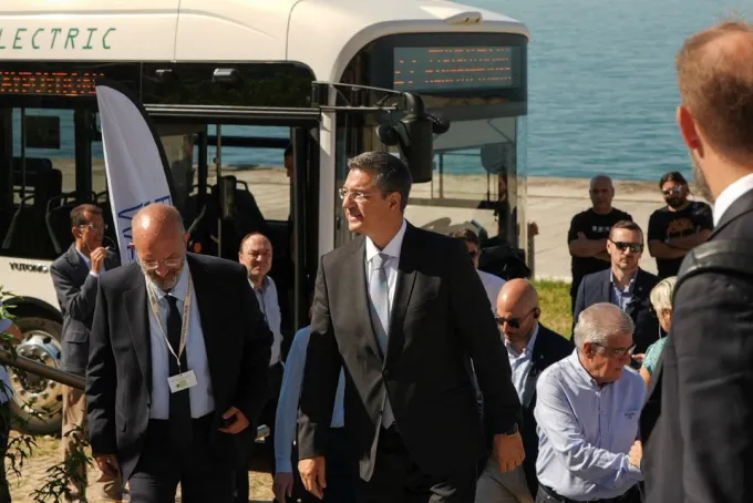 Απόστολος Τζιτζικώστας