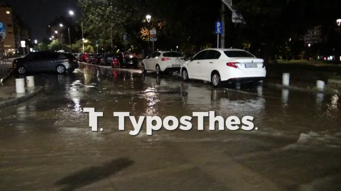 Καταρρακτώδης βροχή στη Θεσσαλονίκη