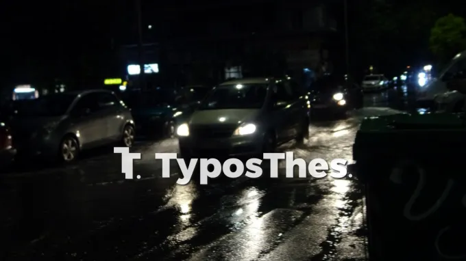Καταρρακτώδης βροχή στη Θεσσαλονίκη