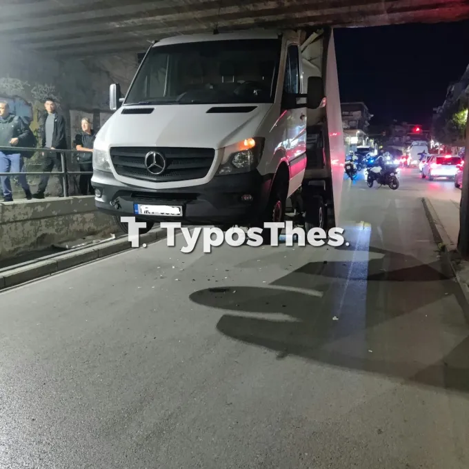 Φορτηγό έμεινε στη Θεσσαλονίκη