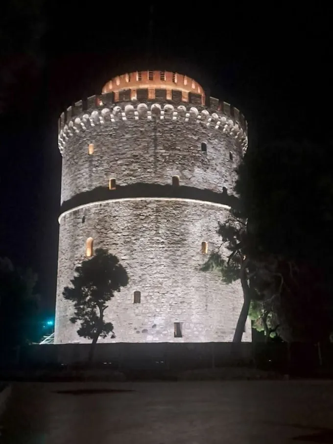 leukos pyrgos
