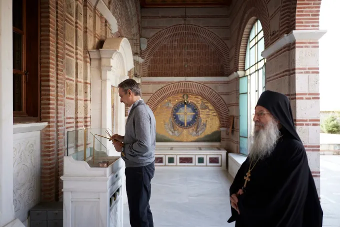Επίσκεψη Μητσοτάκη σε μοναστήρι στην Ορμύλια