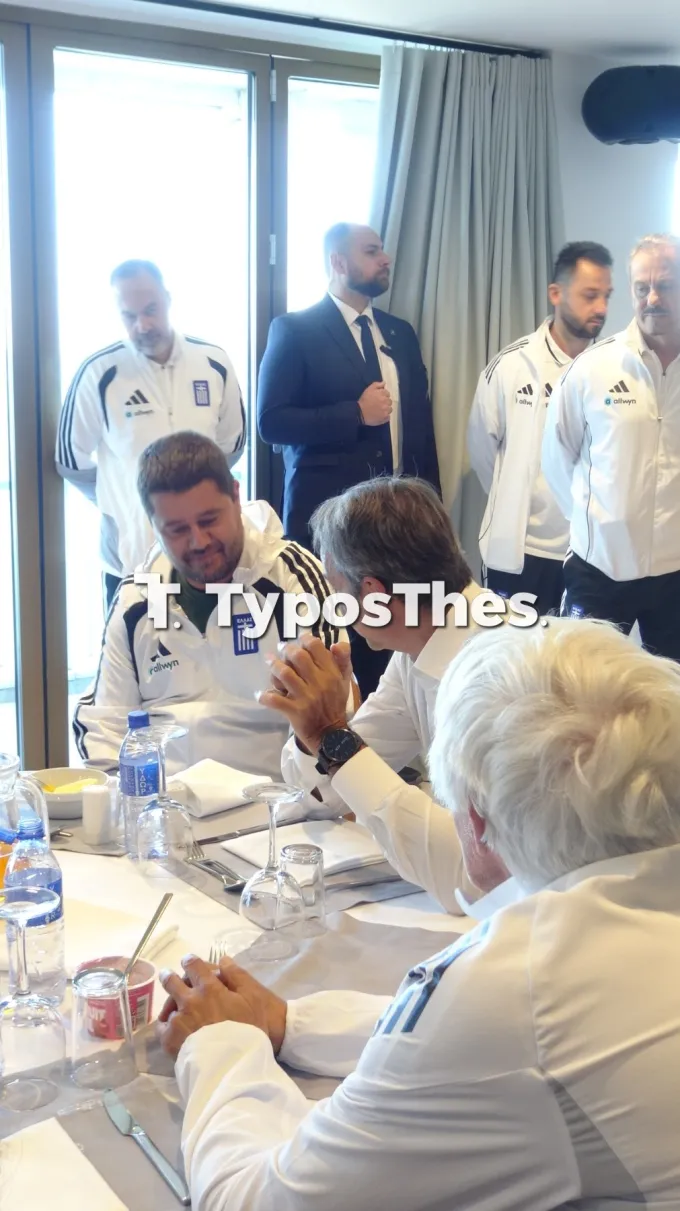 Ο Κυριάκος Μητσοτάκης με την Εθνική ποδοσφαίρου
